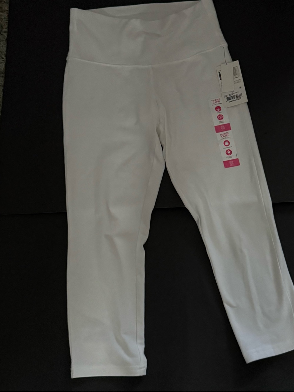 Yoga activewear pants White small hi-rise capri New NWT Utopia by Hue
